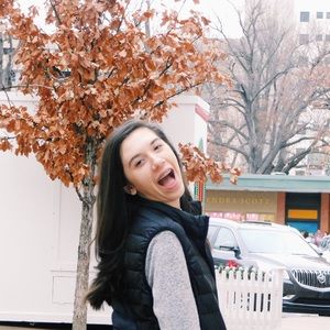 Meet your Posher, Leah